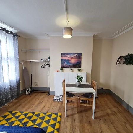Lovely Private Room Near Central Лондон Экстерьер фото