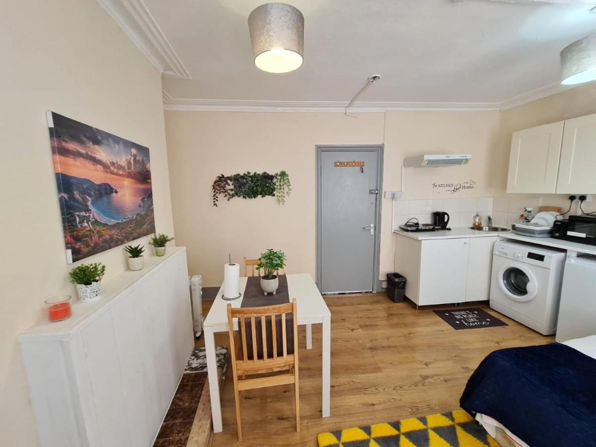Lovely Private Room Near Central Лондон Экстерьер фото