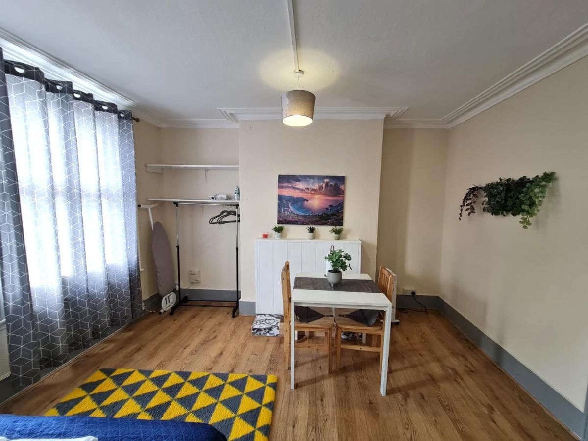Lovely Private Room Near Central Лондон Экстерьер фото