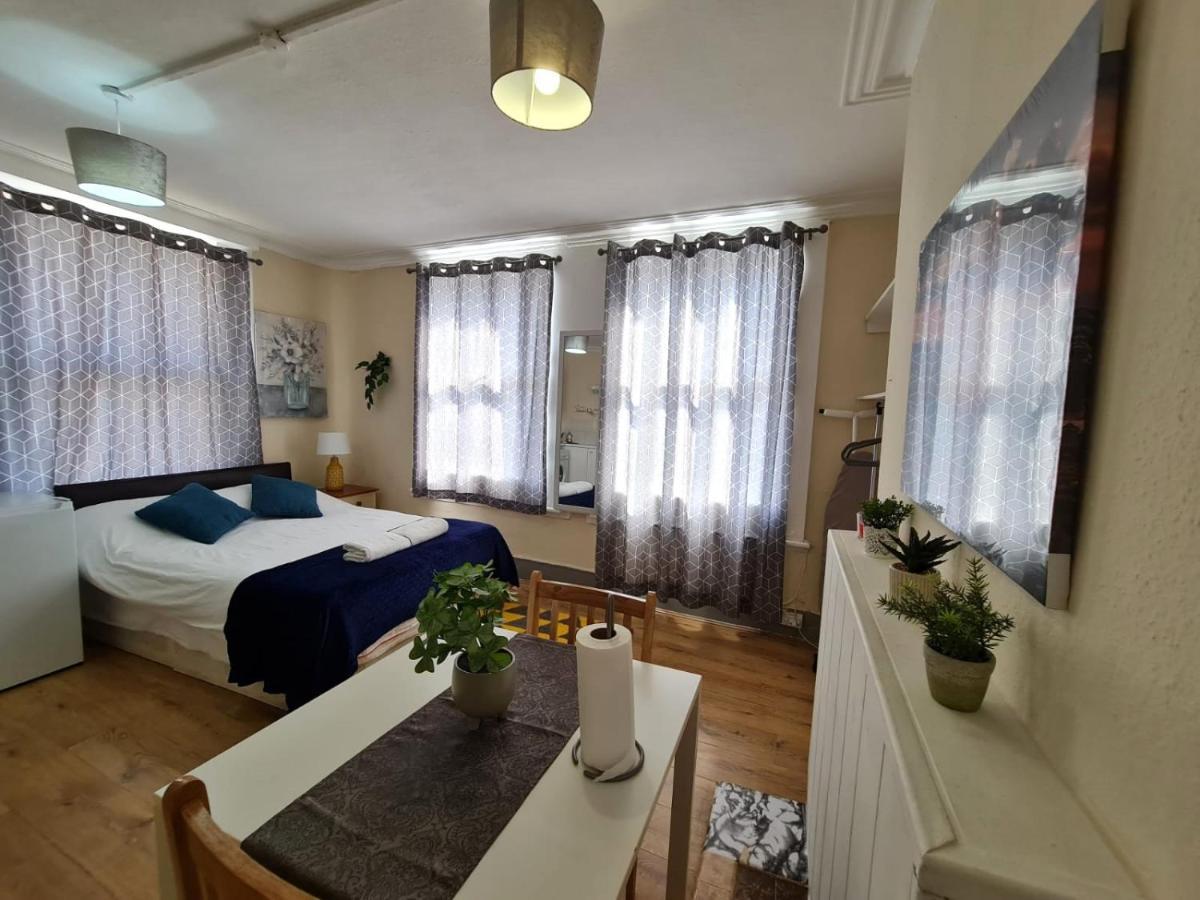 Lovely Private Room Near Central Лондон Экстерьер фото