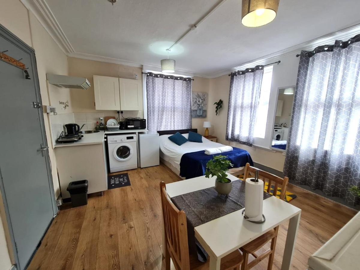 Lovely Private Room Near Central Лондон Экстерьер фото