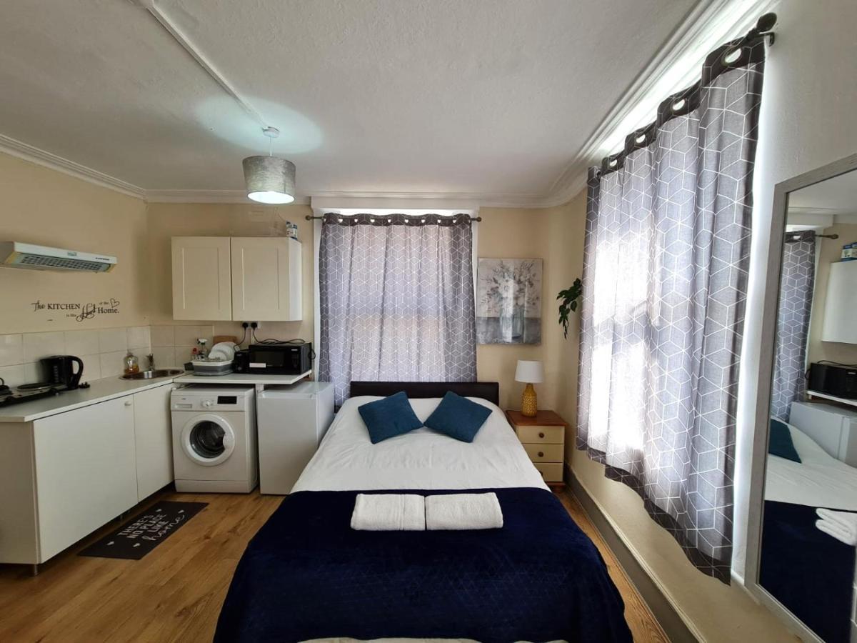 Lovely Private Room Near Central Лондон Экстерьер фото