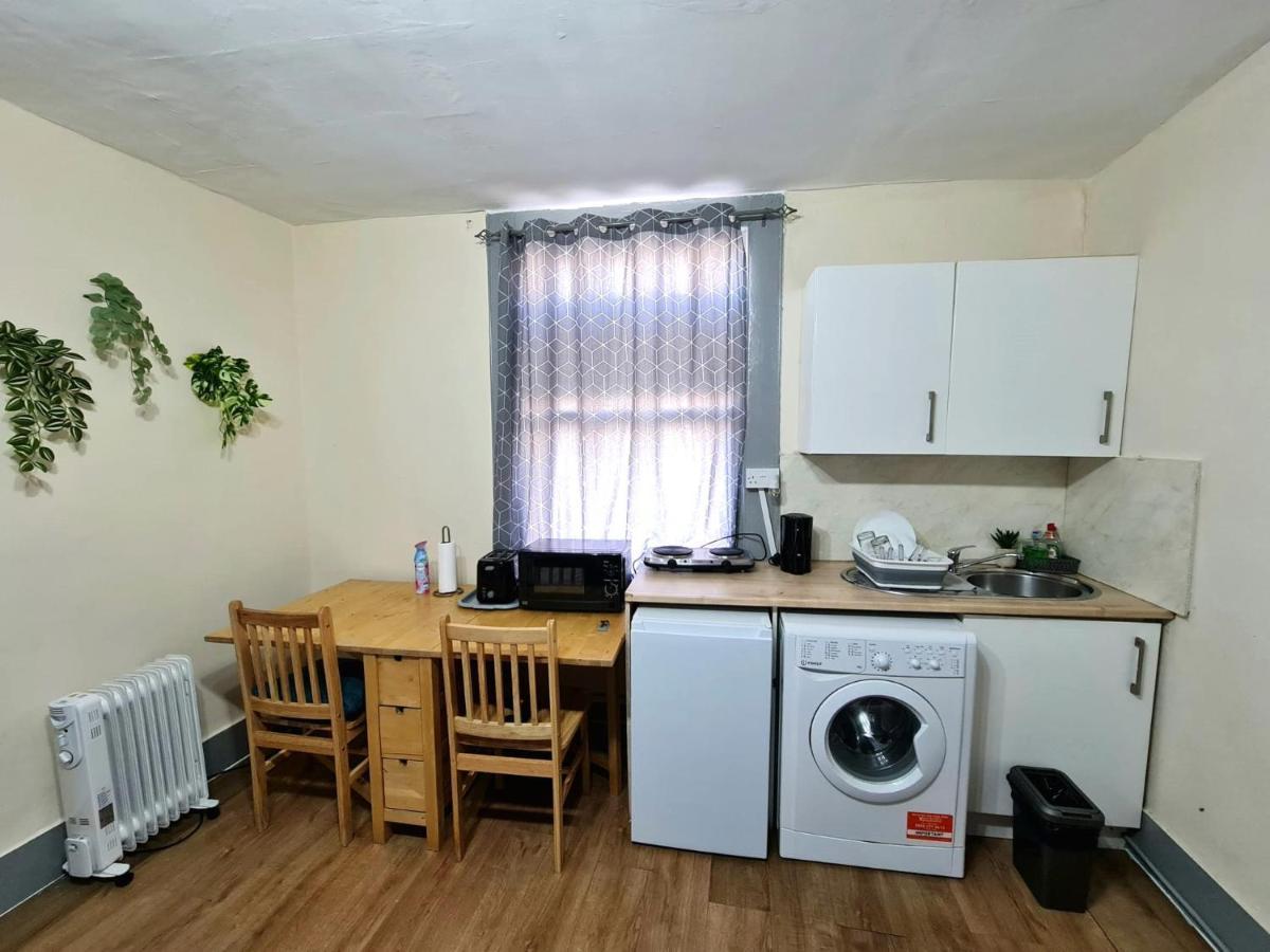 Lovely Private Room Near Central Лондон Экстерьер фото