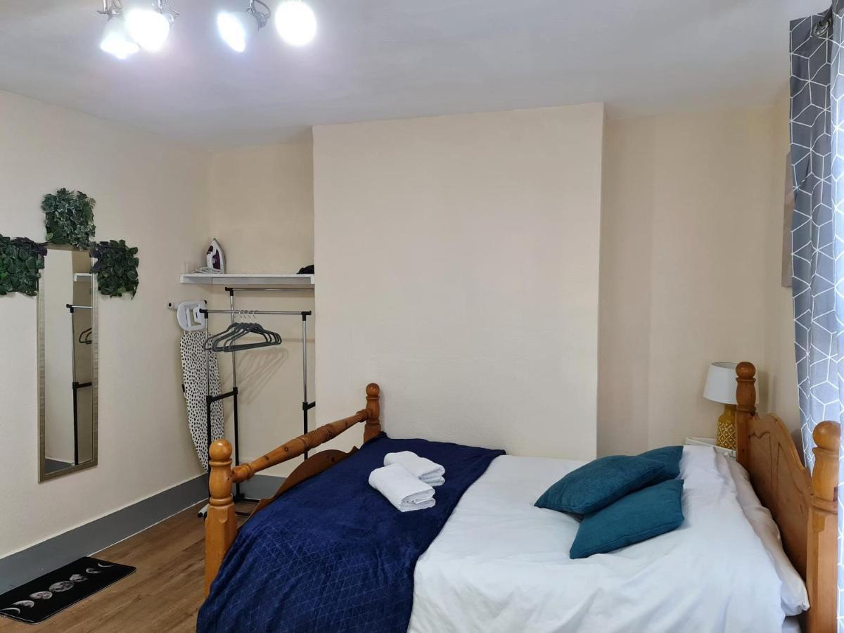 Lovely Private Room Near Central Лондон Экстерьер фото
