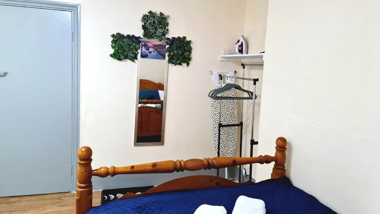 Lovely Private Room Near Central Лондон Экстерьер фото