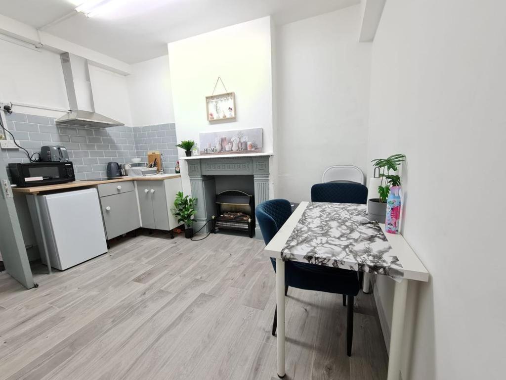 Lovely Private Room Near Central Лондон Экстерьер фото