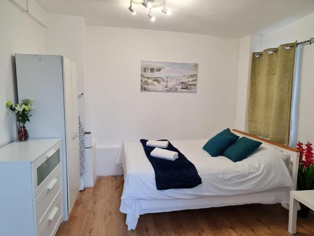 Lovely Private Room Near Central Лондон Экстерьер фото