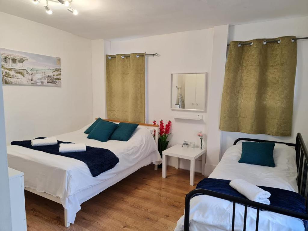 Lovely Private Room Near Central Лондон Экстерьер фото